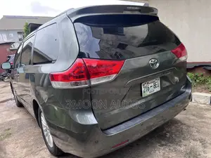 Toyota Sienna XLE FWD 8-Passenger 2013 Gray
