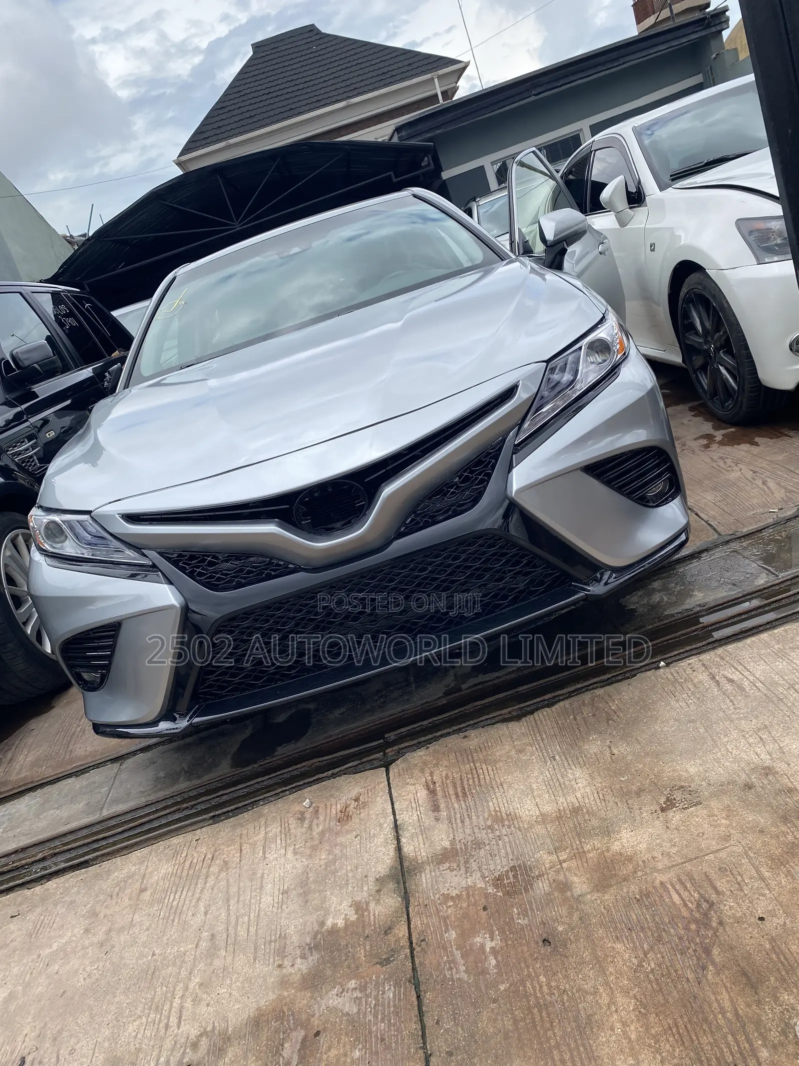 Toyota Camry SE FWD (2.5L 4cyl 8AM) 2018 Silver