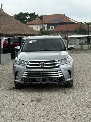 Toyota Highlander XLE 4x2 V6 (3.5L 6cyl 8A) 2017 Silver