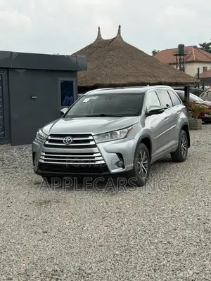 Toyota Highlander XLE 4x2 V6 (3.5L 6cyl 8A) 2017 Silver