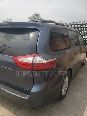 Toyota Sienna 2016 Blue