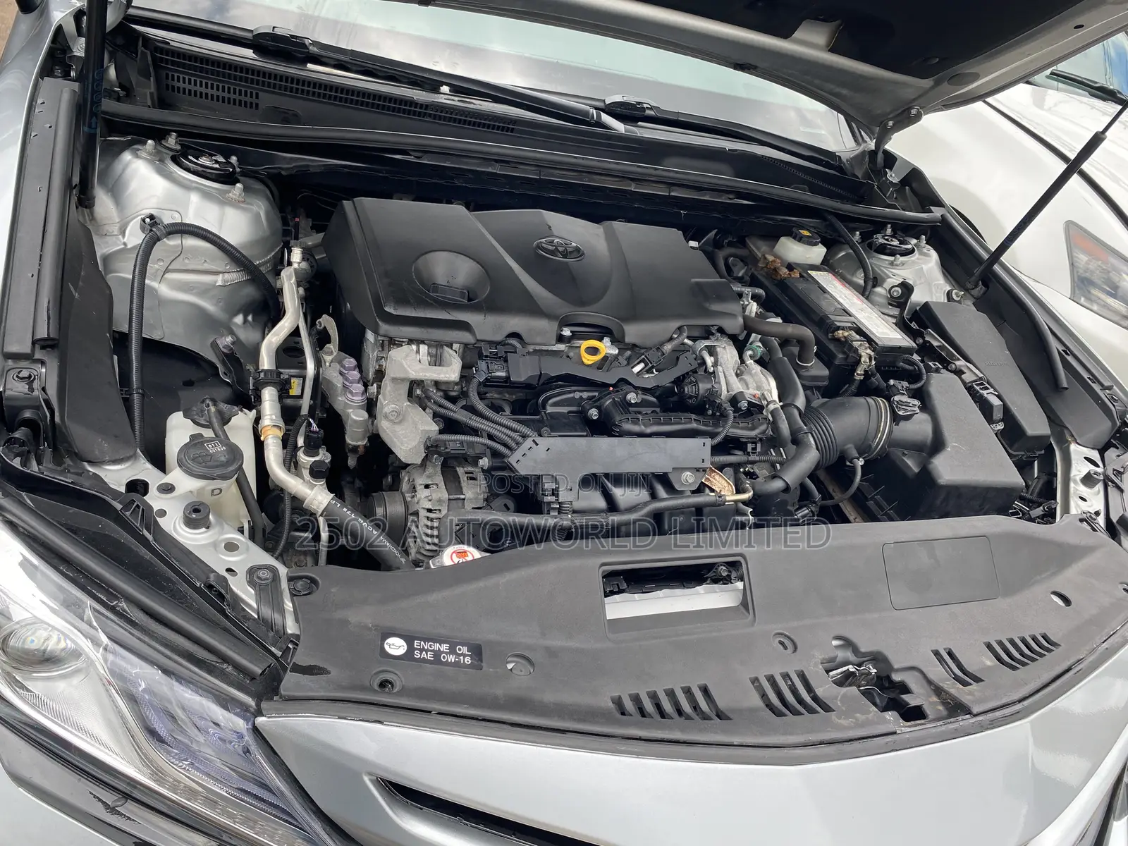 Toyota Camry SE FWD (2.5L 4cyl 8AM) 2018 Silver