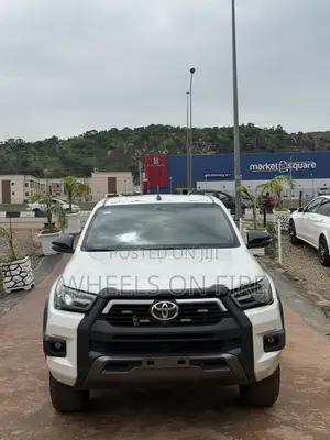 Toyota Hilux Revo Double Cab Petrol 2.7 RWD 2022 White