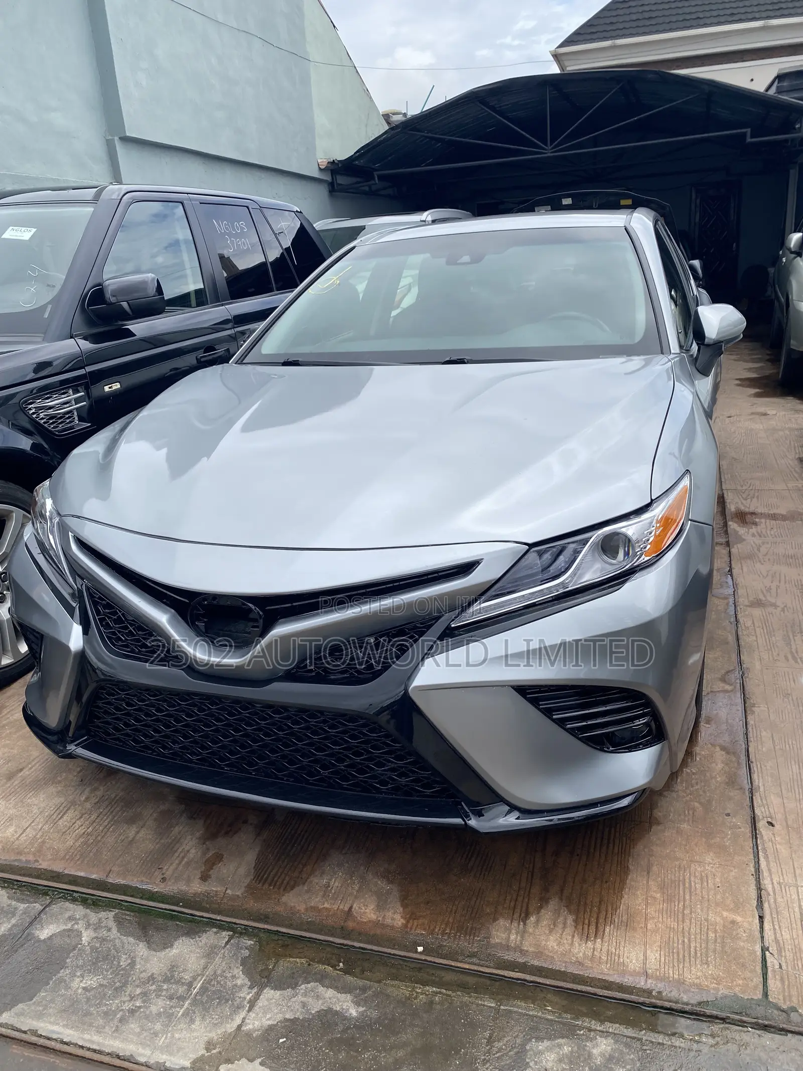 Toyota Camry SE FWD (2.5L 4cyl 8AM) 2018 Silver