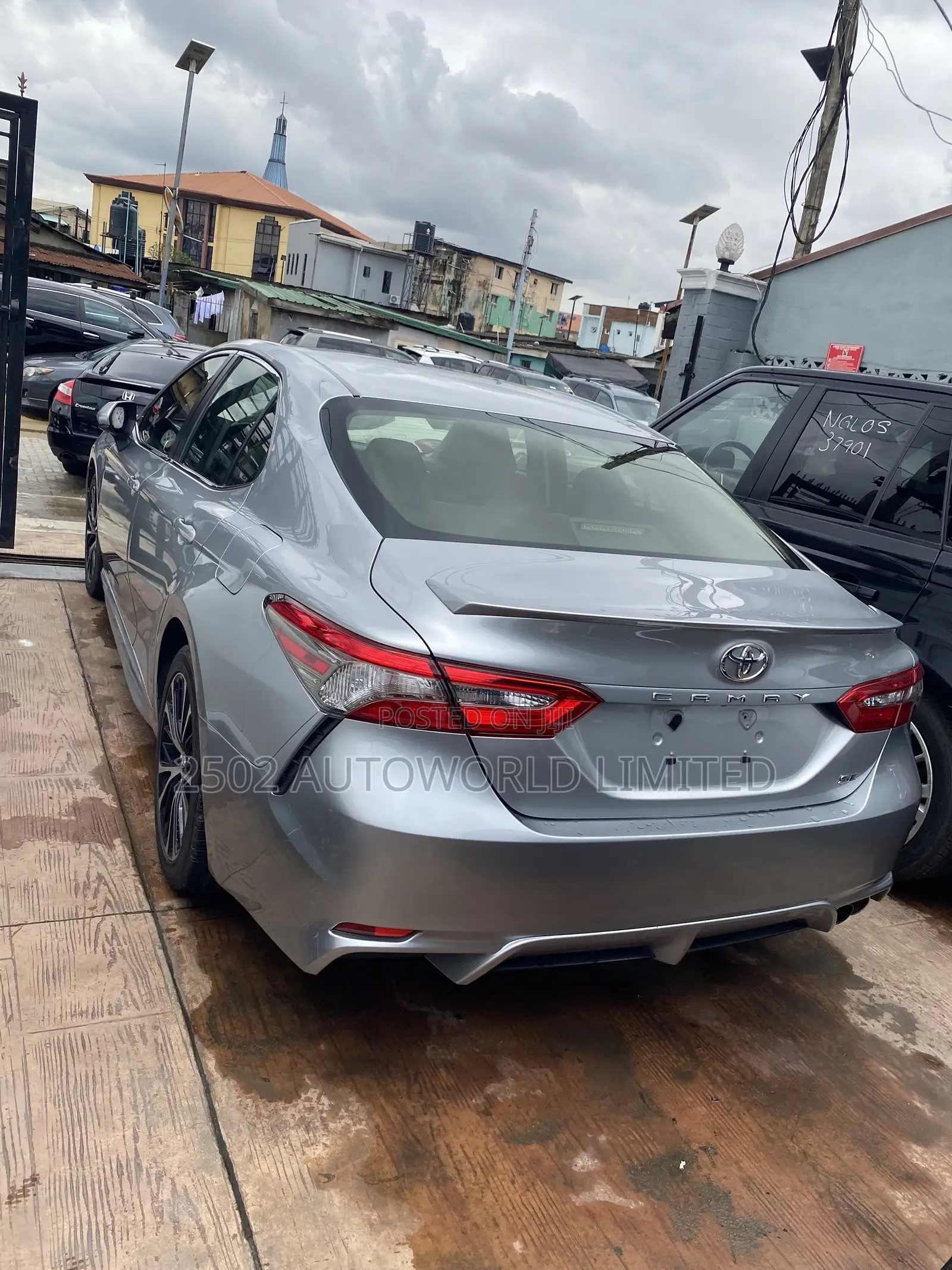 Toyota Camry SE FWD (2.5L 4cyl 8AM) 2018 Silver