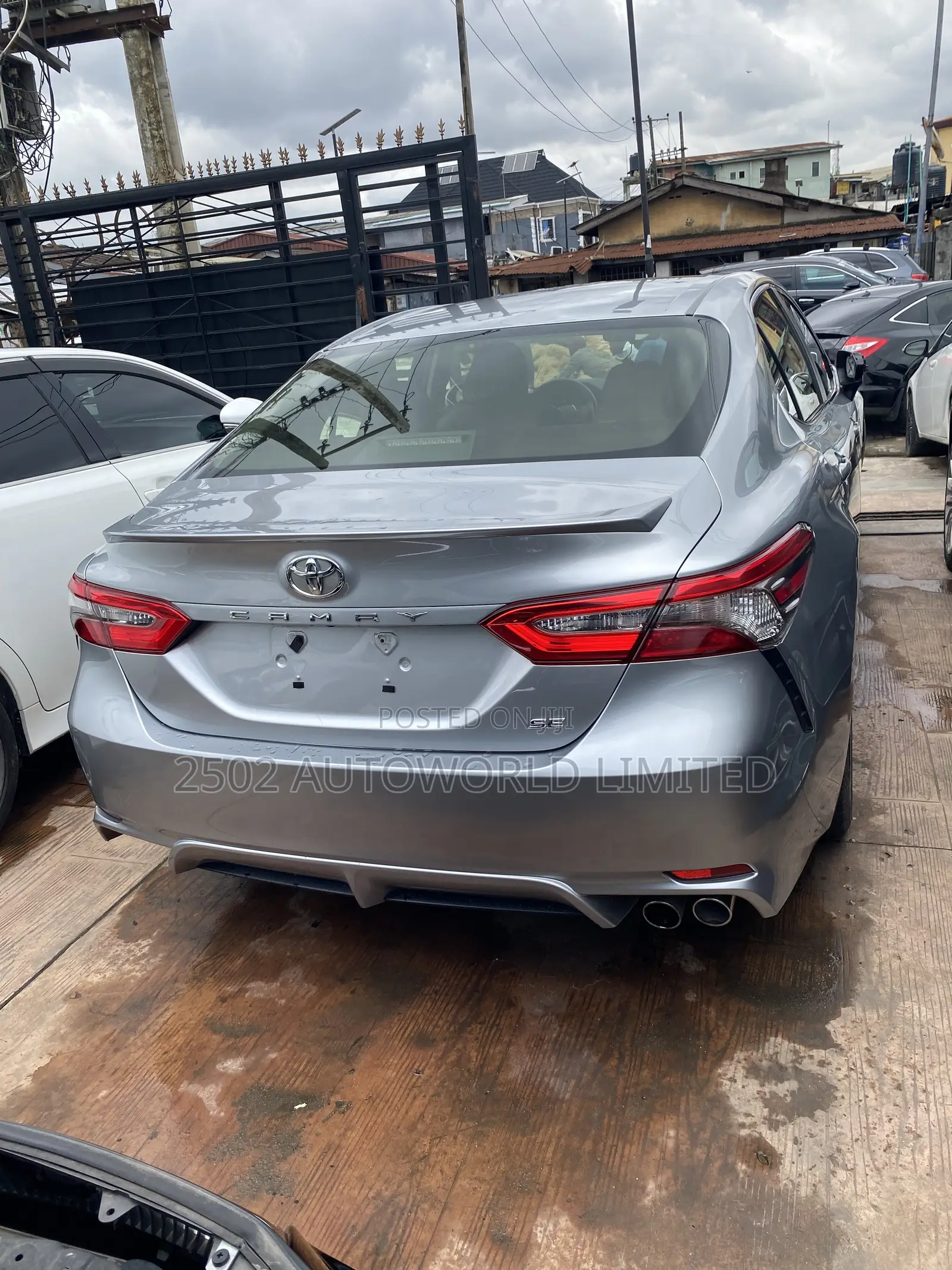 Toyota Camry SE FWD (2.5L 4cyl 8AM) 2018 Silver