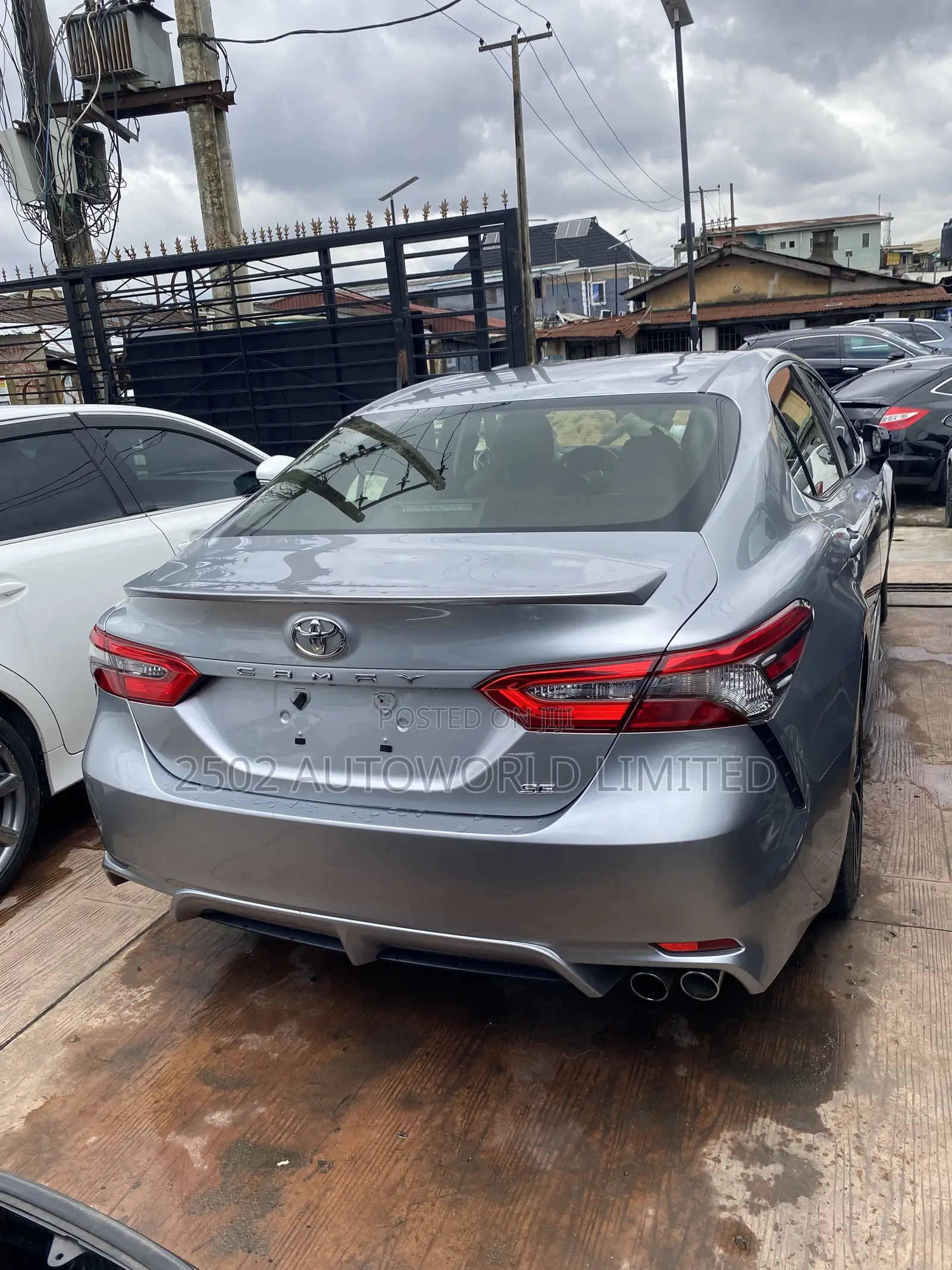 Toyota Camry SE FWD (2.5L 4cyl 8AM) 2018 Silver