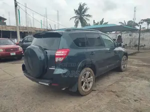 Toyota RAV4 2010 Green