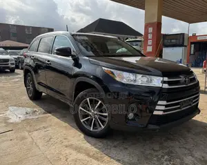 Toyota Highlander XLE 4x4 V6 (3.5L 6cyl 8A) 2018 Black