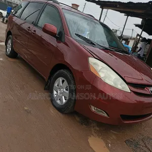 Toyota Sienna 2007 Red