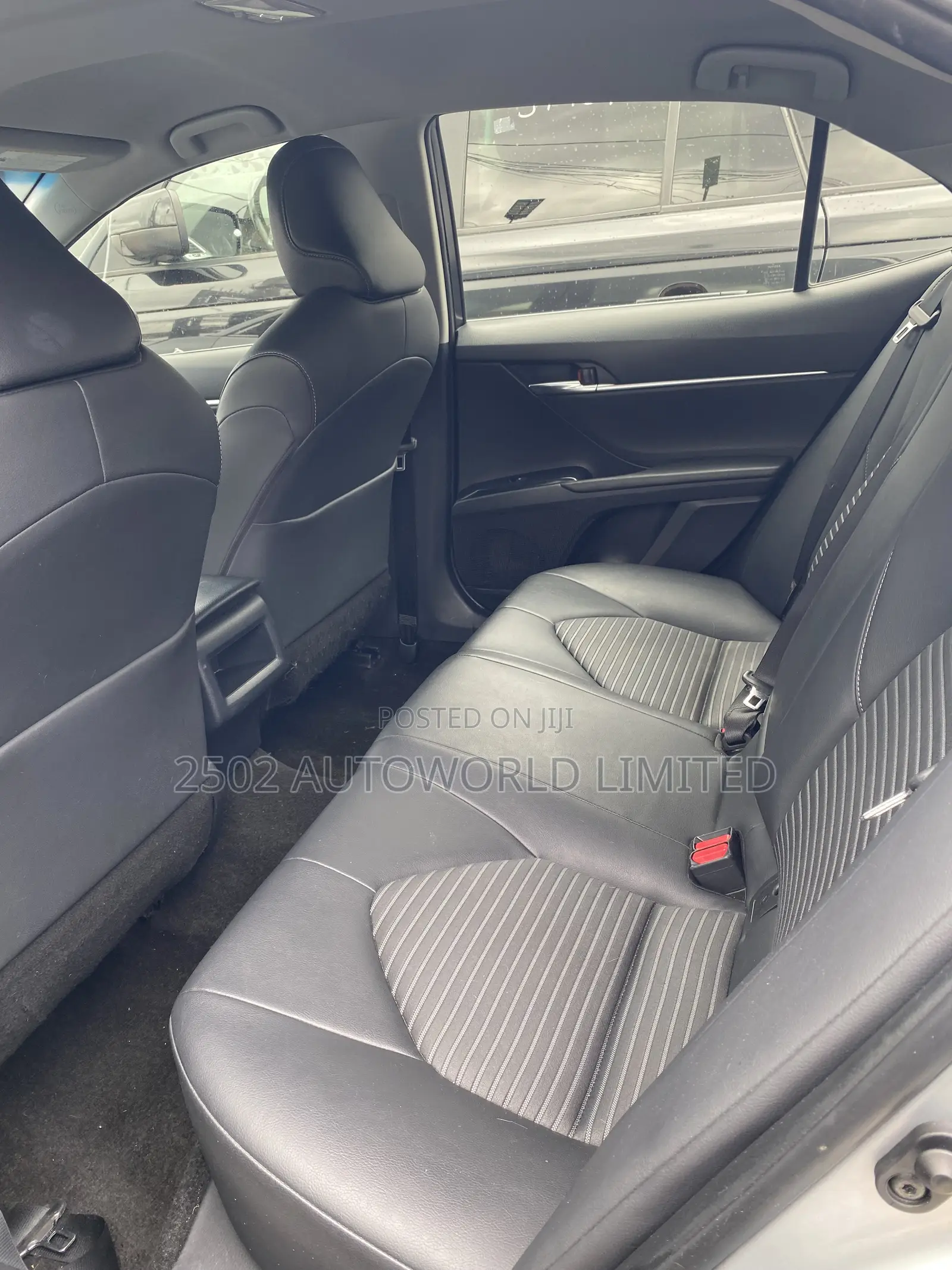 Toyota Camry SE FWD (2.5L 4cyl 8AM) 2018 Silver