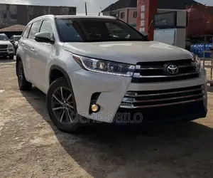 Toyota Highlander XLE 4x4 V6 (3.5L 6cyl 8A) 2018 White