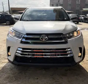 Toyota Highlander XLE 4x4 V6 (3.5L 6cyl 8A) 2018 White