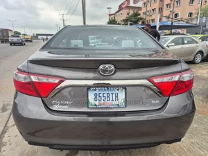 Toyota Camry SE 4dr Sedan (2.5L 4cyl 6A) 2016 Gray
