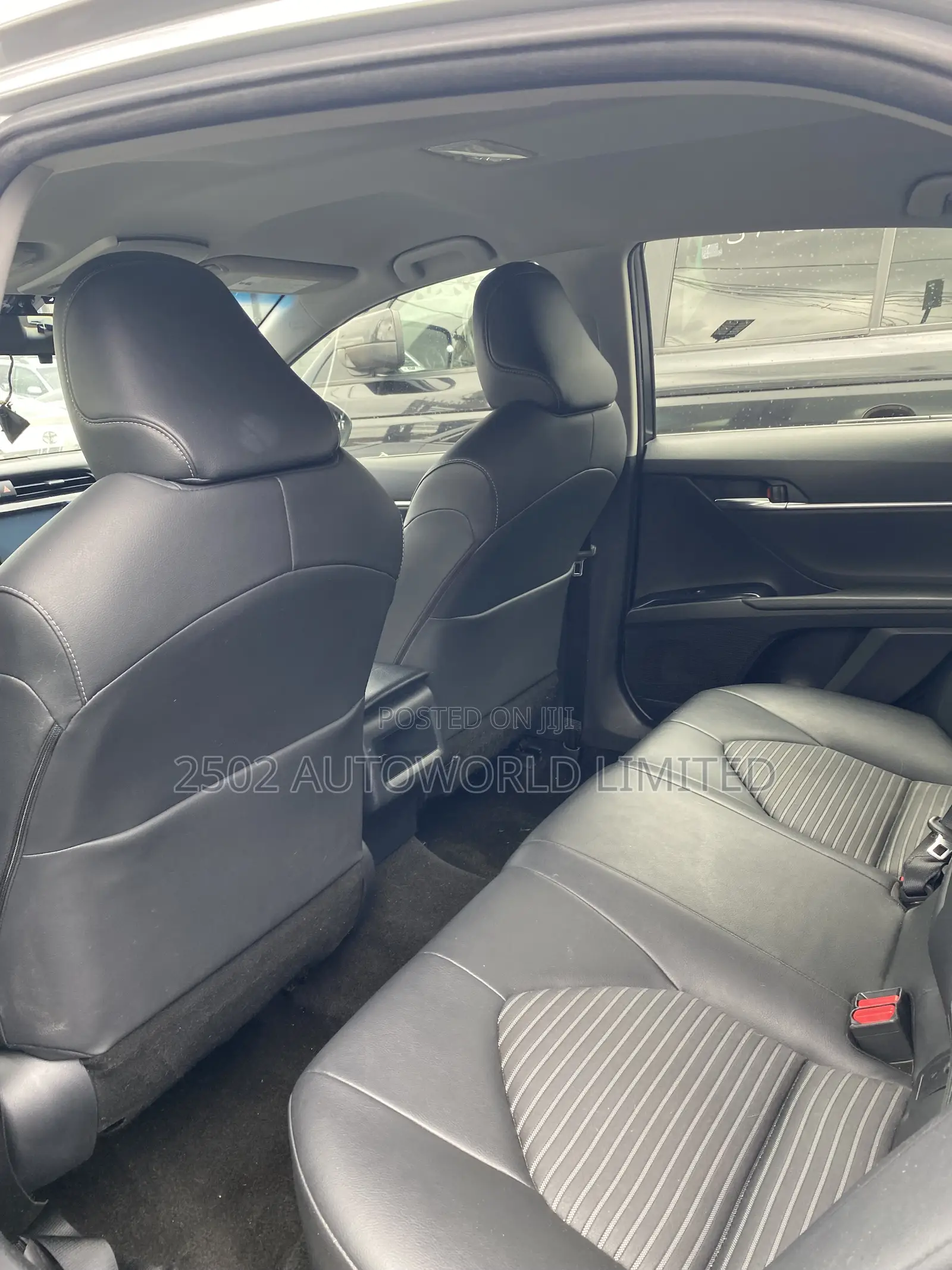 Toyota Camry SE FWD (2.5L 4cyl 8AM) 2018 Silver