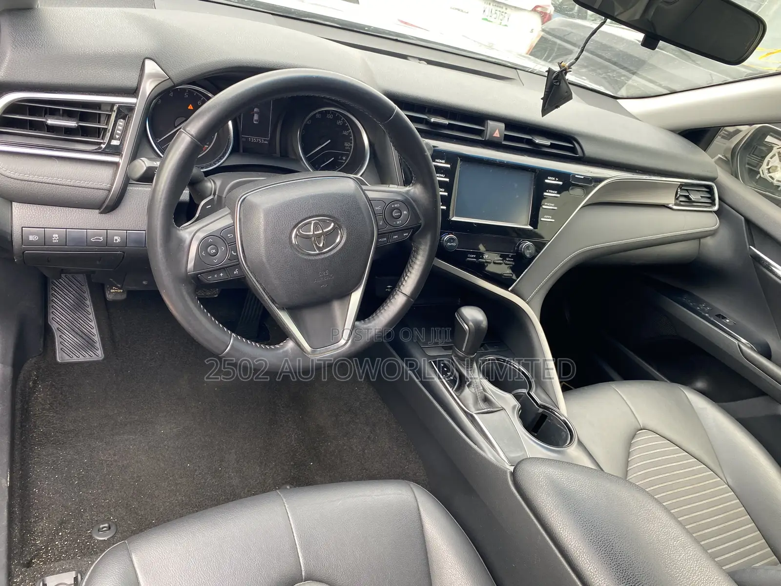 Toyota Camry SE FWD (2.5L 4cyl 8AM) 2018 Silver