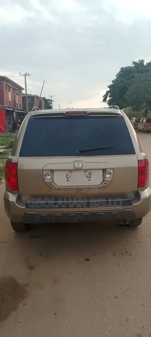 Honda Pilot 2004 Gold