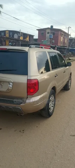 Honda Pilot 2004 Gold
