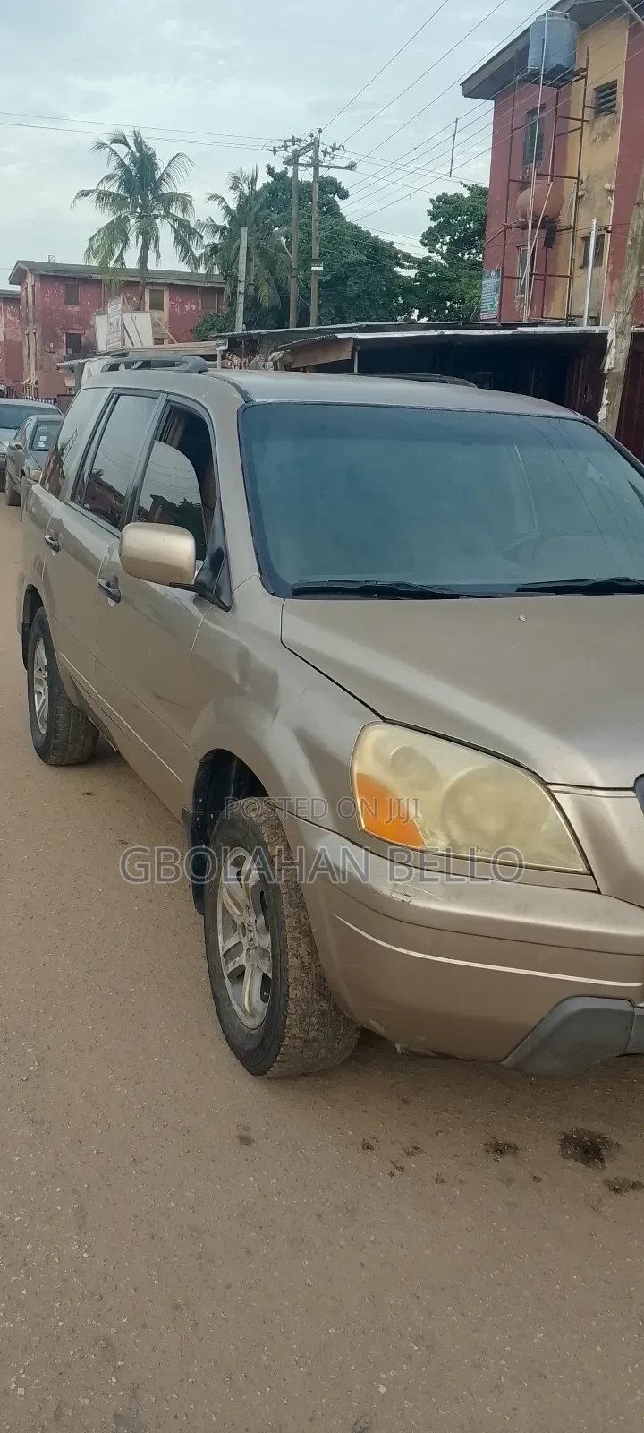 Honda Pilot 2004 Gold