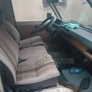 Mitsubishi L300 2004