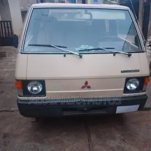 Mitsubishi L300 2004