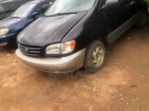Toyota Sienna 2002 Burgundy