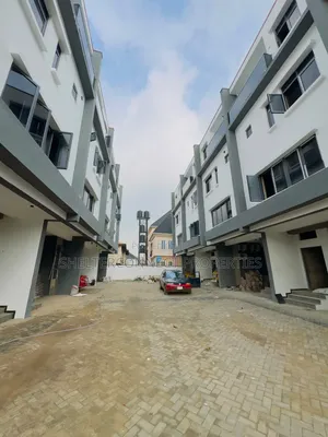 4bdrm House in Oworonshoki / Gbagada for sale