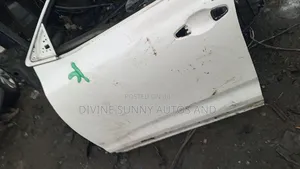 Front Left Door Highlander 2015