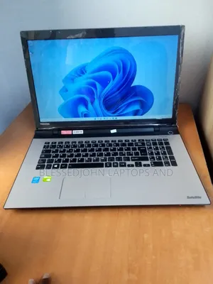 Laptop Toshiba Satellite L70 8GB Intel Core i5 HDD 1T