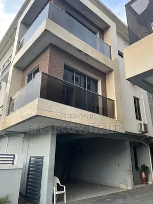 3bdrm Block of Flats in Lekki Phase 1 for rent