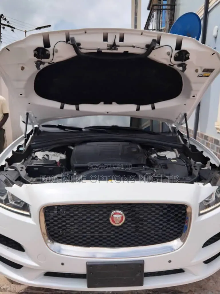 Jaguar F-Type 2018 White