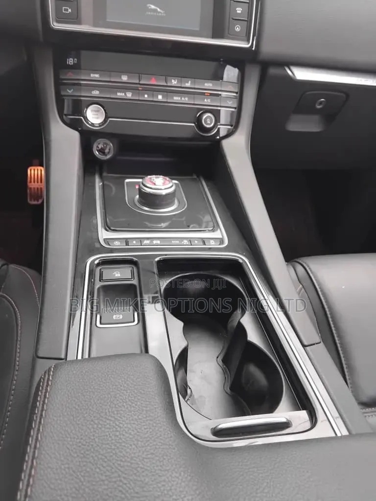 Jaguar F-Type 2018 White