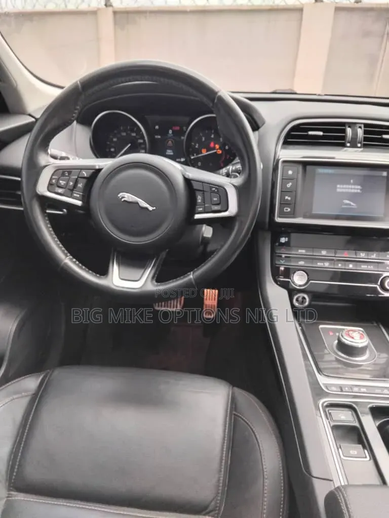 Jaguar F-Type 2018 White