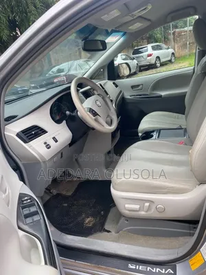 Toyota Sienna 2012 Silver