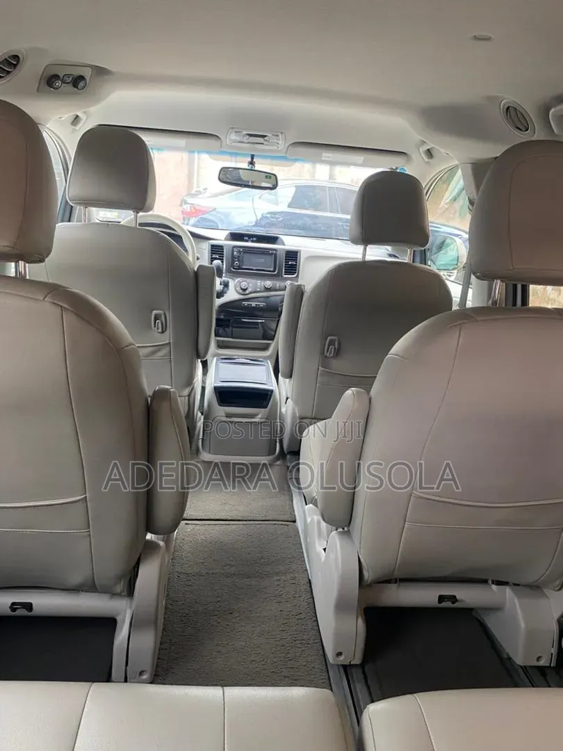 Toyota Sienna 2012 Silver