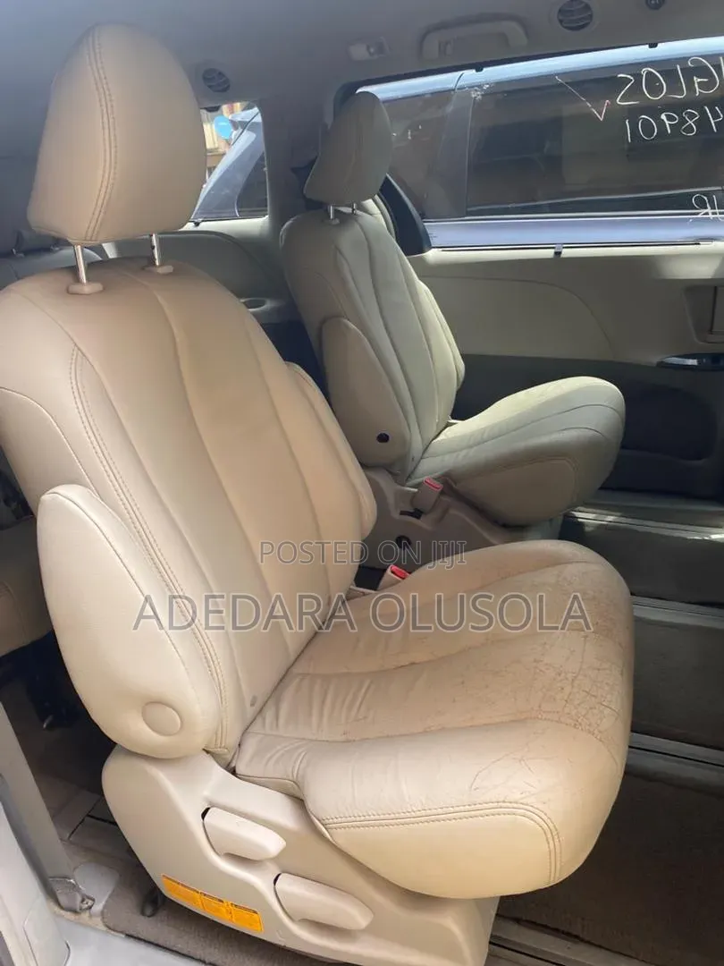 Toyota Sienna 2012 Silver
