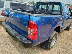Toyota Hilux 2014 Blue