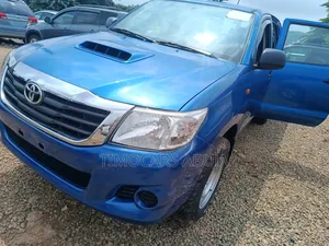 Toyota Hilux 2013 Blue