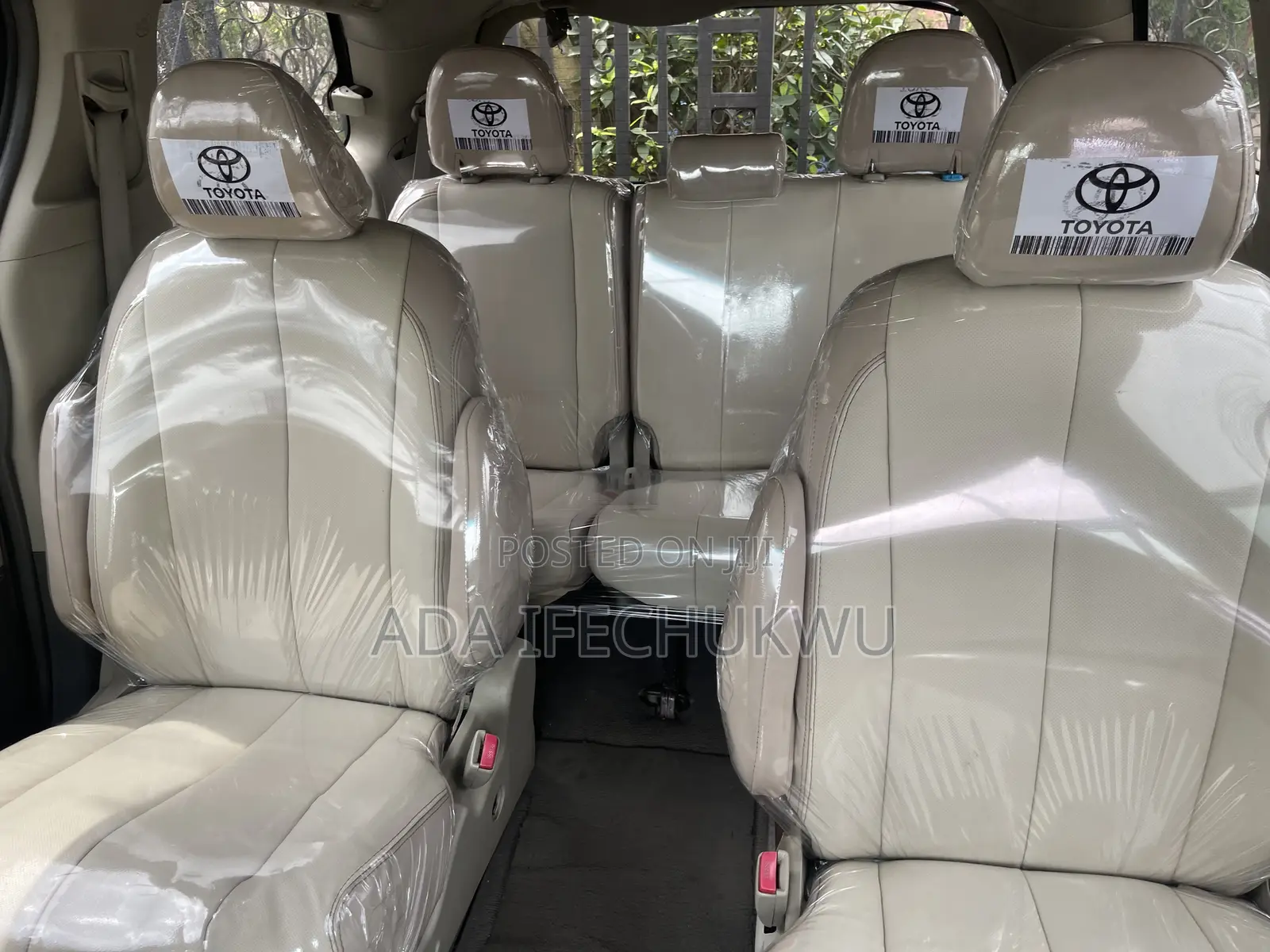 Toyota Sienna 2011 Red