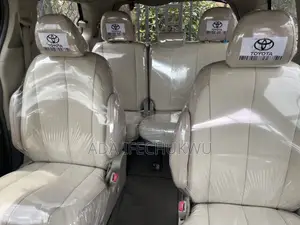 Toyota Sienna 2011 Red