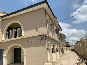 3bdrm Block of Flats in Alishiba Sango Ota for sale