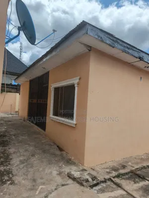 Mini Flat in Adewolu Street, CHallenge / Ibadan for rent