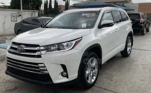 Toyota Highlander XLE 4dr SUV AWD (3.5L 6cyl 6A) 2015 White