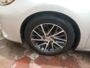 Lexus ES 2016 Silver