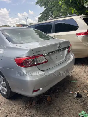 Toyota Corolla LE 4dr Sedan (1.8L 4cyl 4A) 2011 Silver