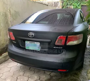 Toyota Avensis 2012 Matt Black