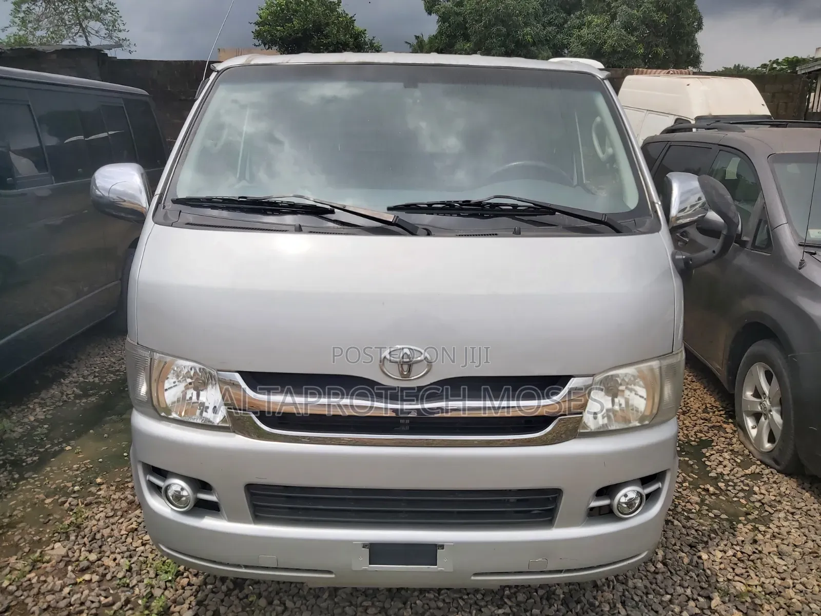 Toyota HiAce 2014 Grey