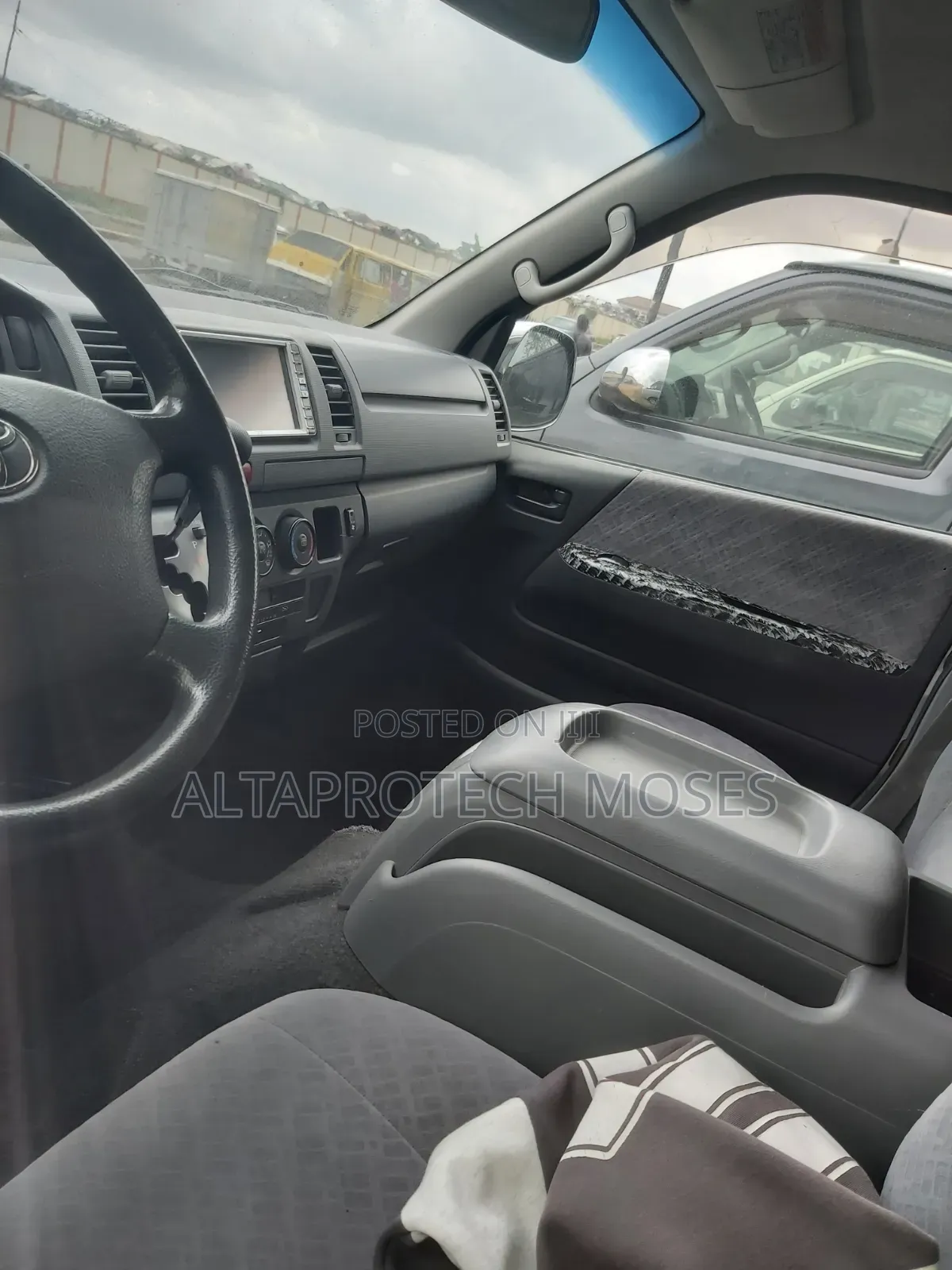 Toyota HiAce 2014 Grey