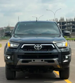 New Toyota Hilux 2025 Black