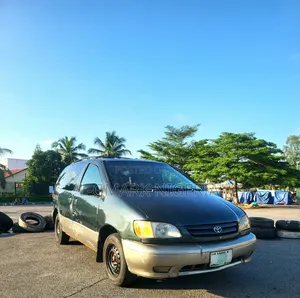 Toyota Sienna XLE 2001 Green